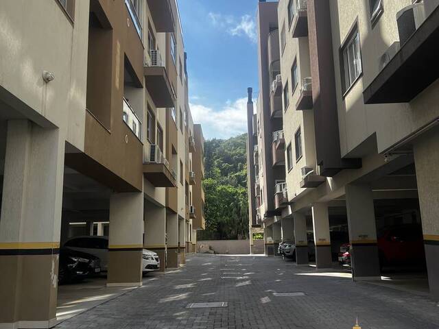 #1681 - Apartamento para Locação em Bombinhas - SC - 2